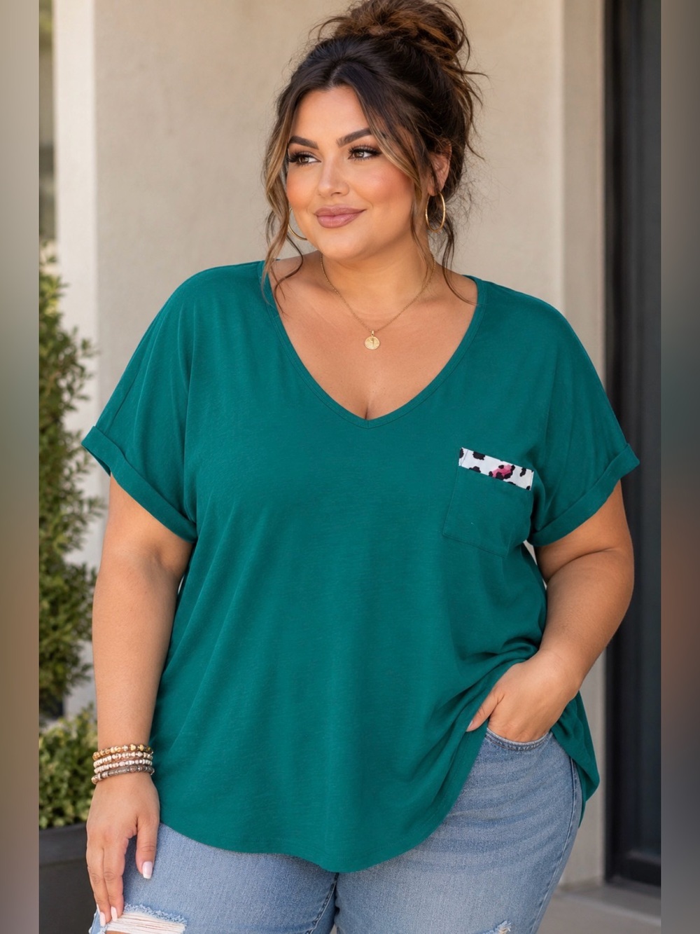 Emerald Green T-Shirt Animal Print Pocket Accent V-Neck Cotton Women’s NWOT